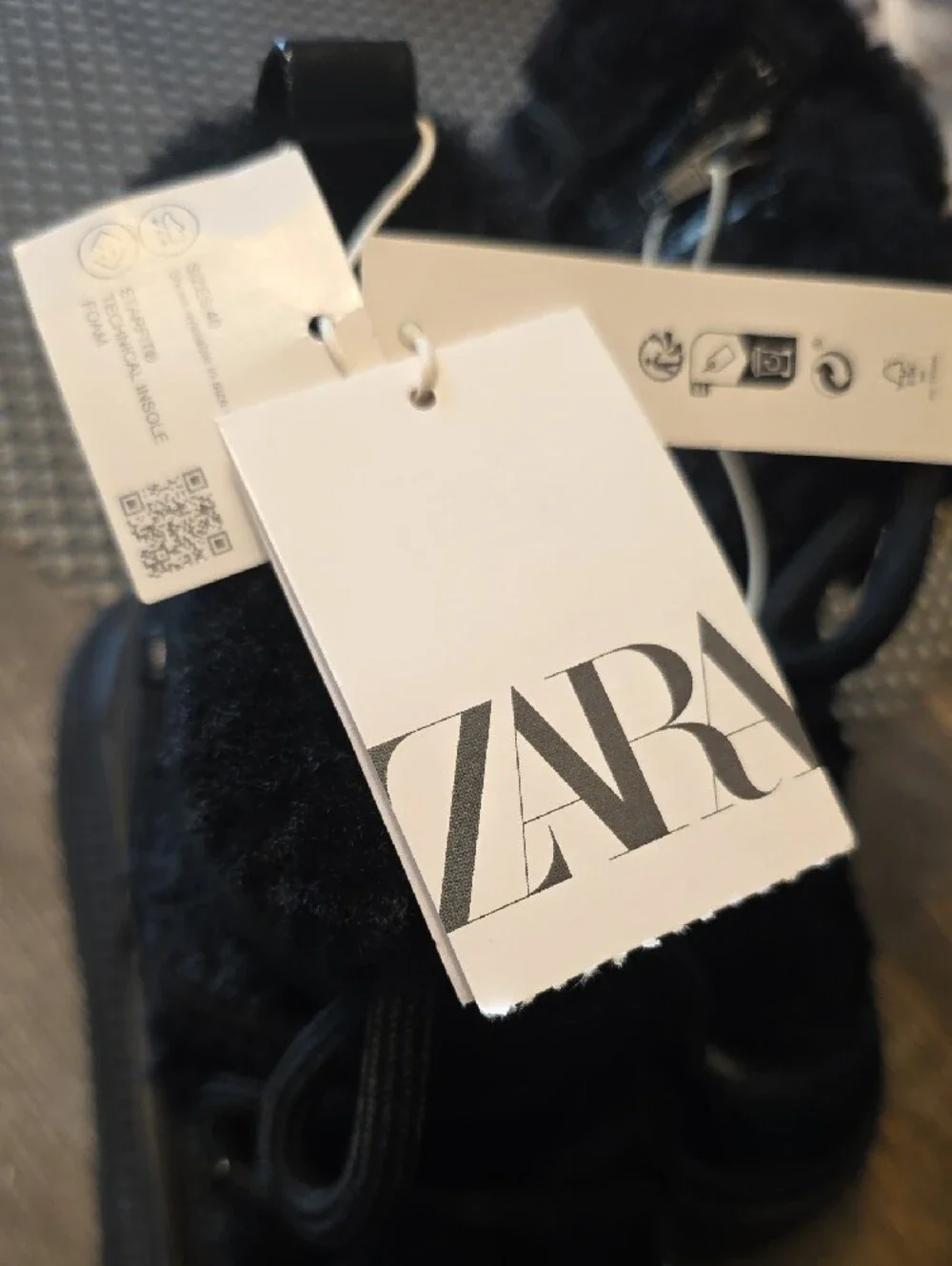 Zara Kids Black Faux-Fur Lace-Up Winter Boots. Size 1